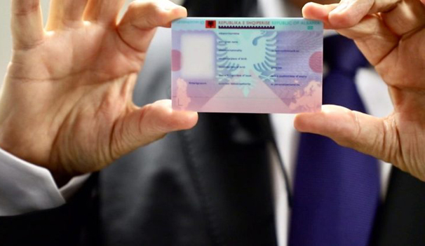 SKANDAL/ Del në qarkullim lista me KARTAT ID dhe RROGAT e qytetarëve shqiptarë